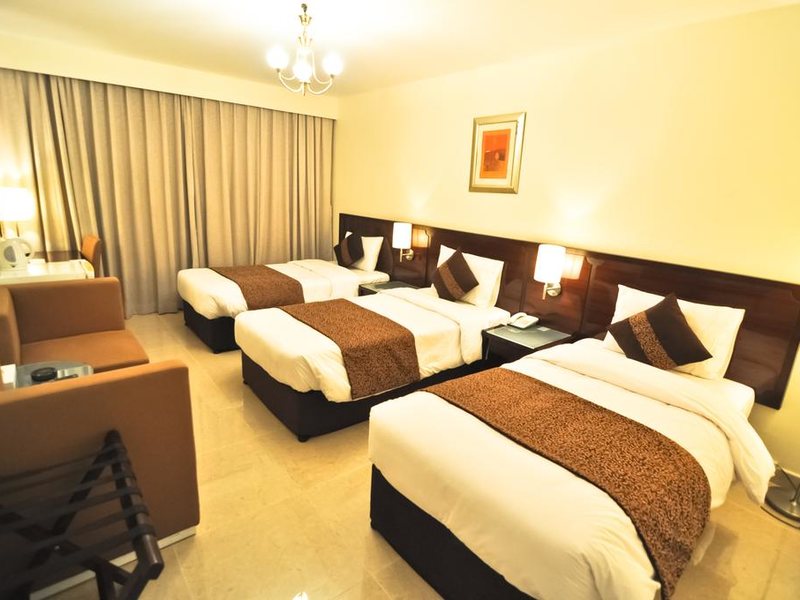 Phoenicia Hotel 300975