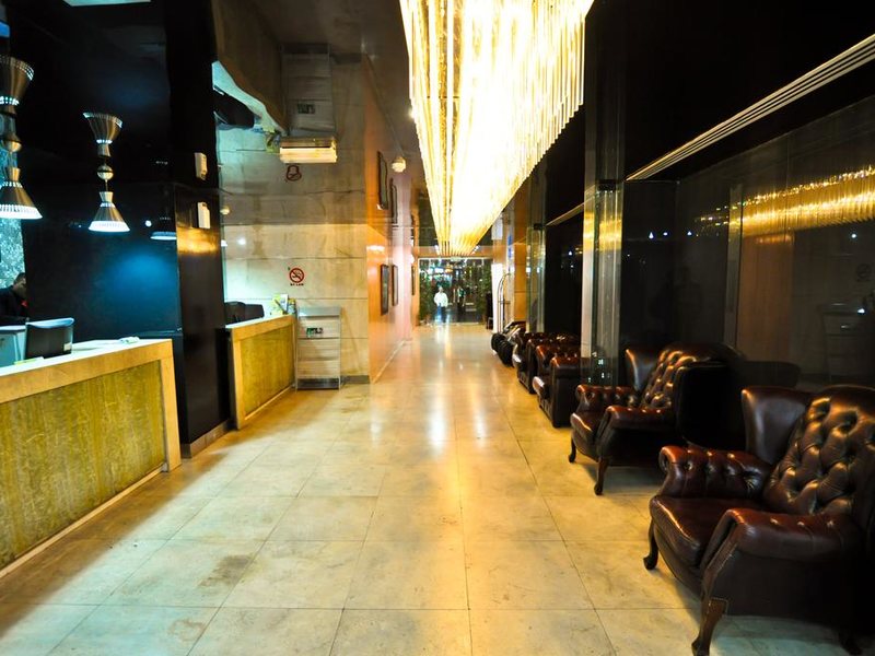 Phoenicia Hotel 300980