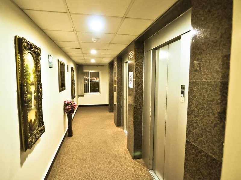 Phoenicia Hotel 300982