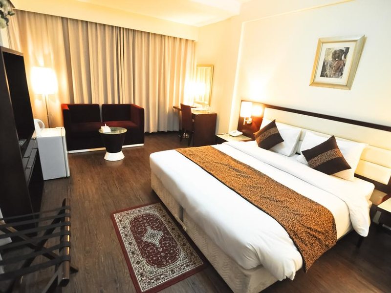 Phoenicia Hotel 300983