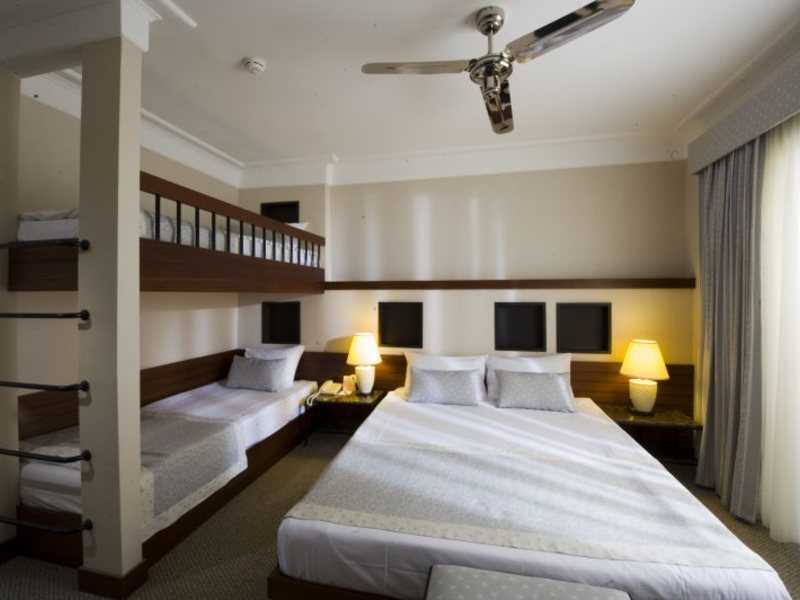 Pirates Beach  Club 38914