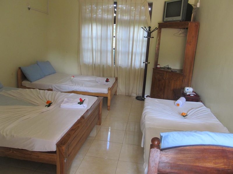 Platinum Resort (No Category) 108376