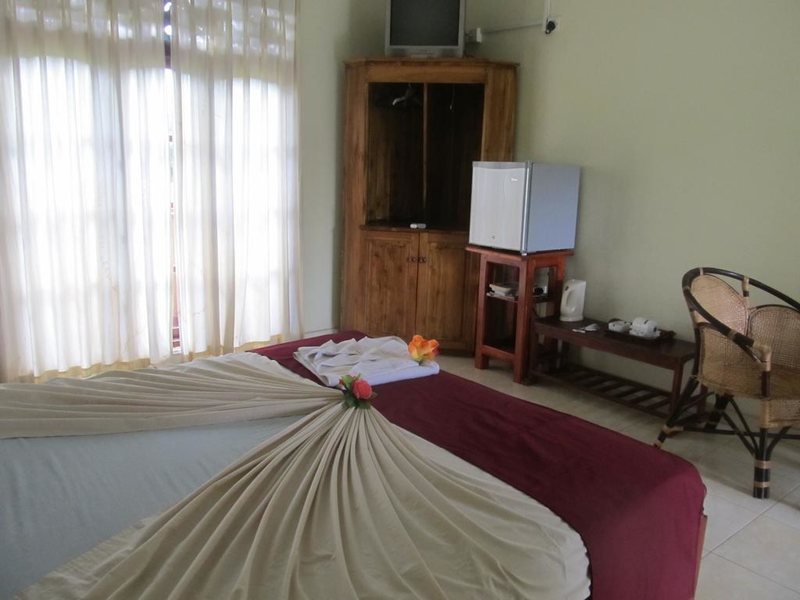 Platinum Resort (No Category) 108377