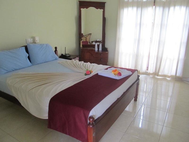 Platinum Resort (No Category) 108380