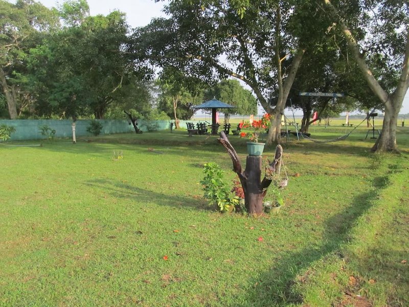 Platinum Resort (No Category) 108386