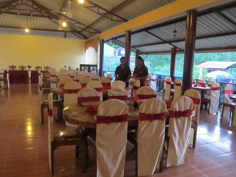 Platinum Resort (No Category) 108389