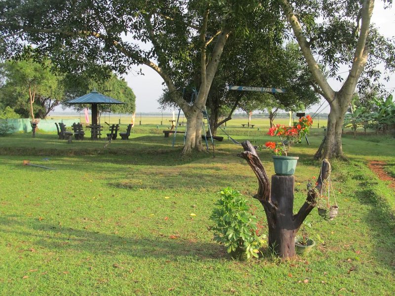 Platinum Resort (No Category) 108394