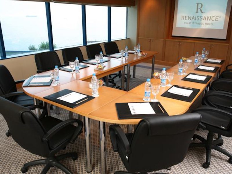 Polat Renaissance Hotel 99516