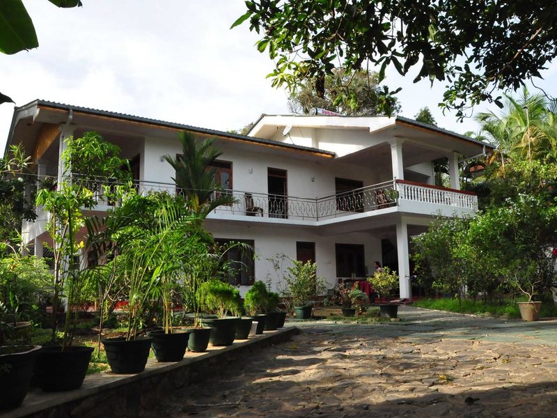 Polina Resort Hikkaduwa 196008