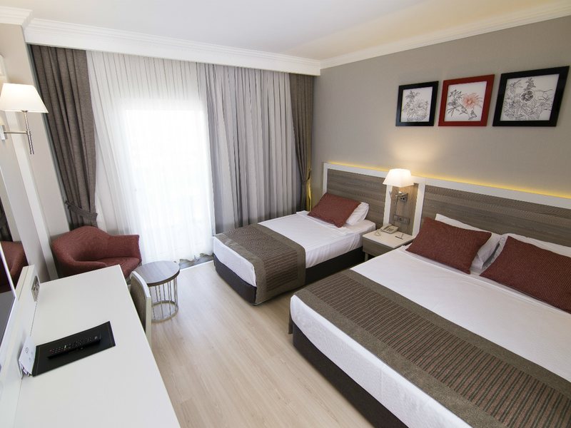 Port River Hotel & Spa 66136