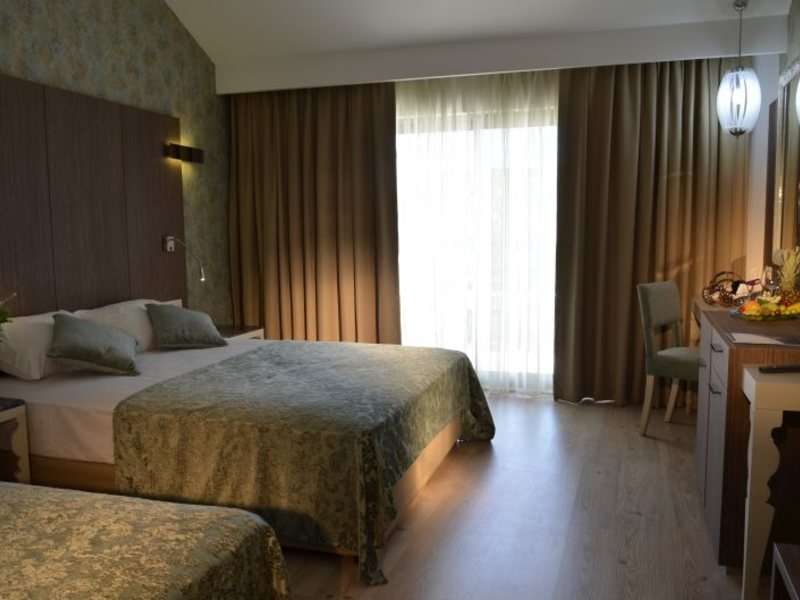 Port Side Resort 34498