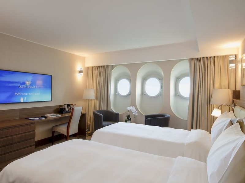 Queen Elizabeth 2 297633