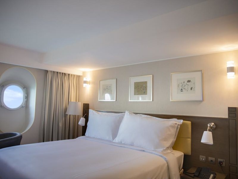 Queen Elizabeth 2 297634