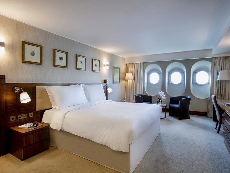 Queen Elizabeth 2 297637