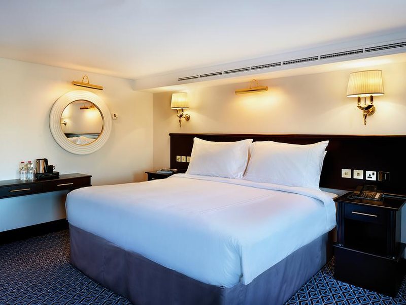 Queen Elizabeth 2 297639