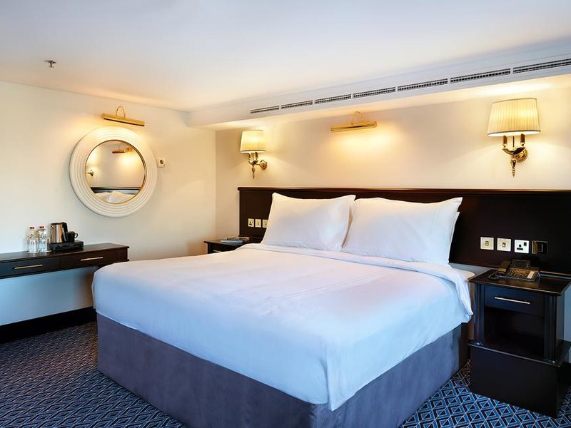 Queen Elizabeth 2 297640