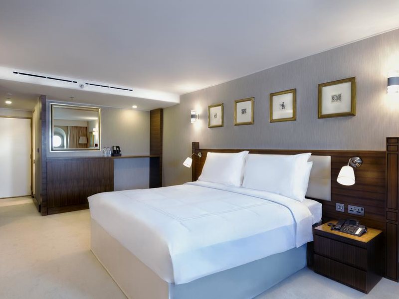 Queen Elizabeth 2 297641