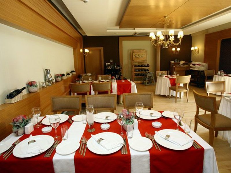 Queen Elizabeth Elite Suite Hotel & Spa 29665