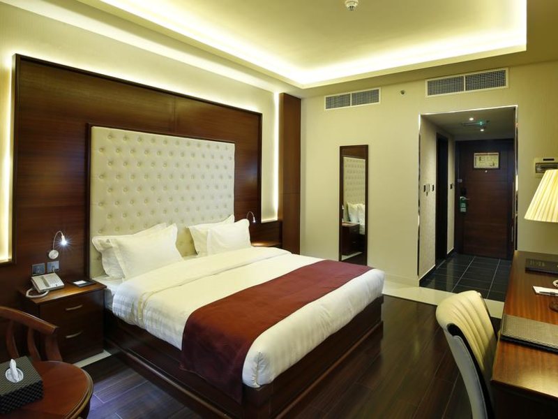 Queen Palace Hotel  230450