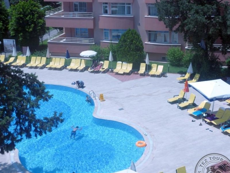 Queen s Park Turkiz Family Club 275304