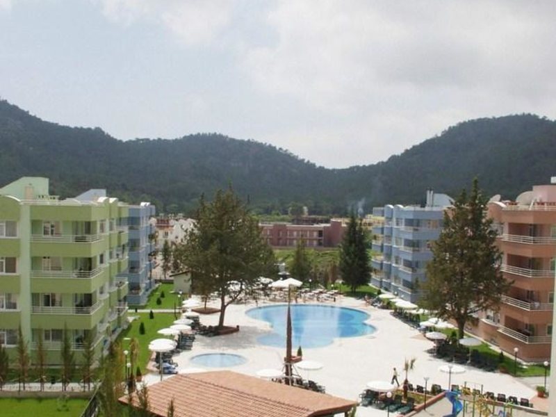 Queen s Park Turkiz Family Club 275305