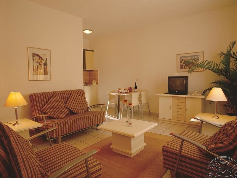 Queen s Park Turkiz Family Club 275307