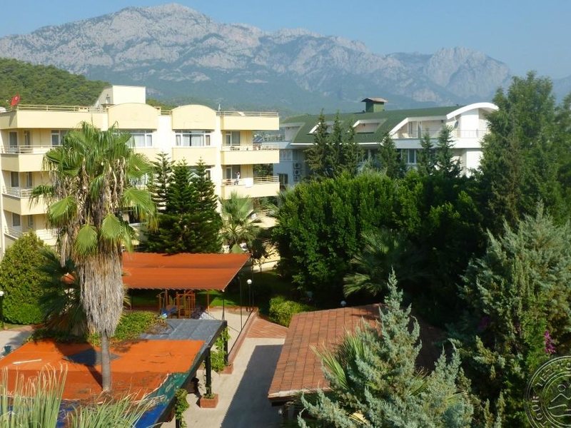 Queen s Park Turkiz Family Club 275309