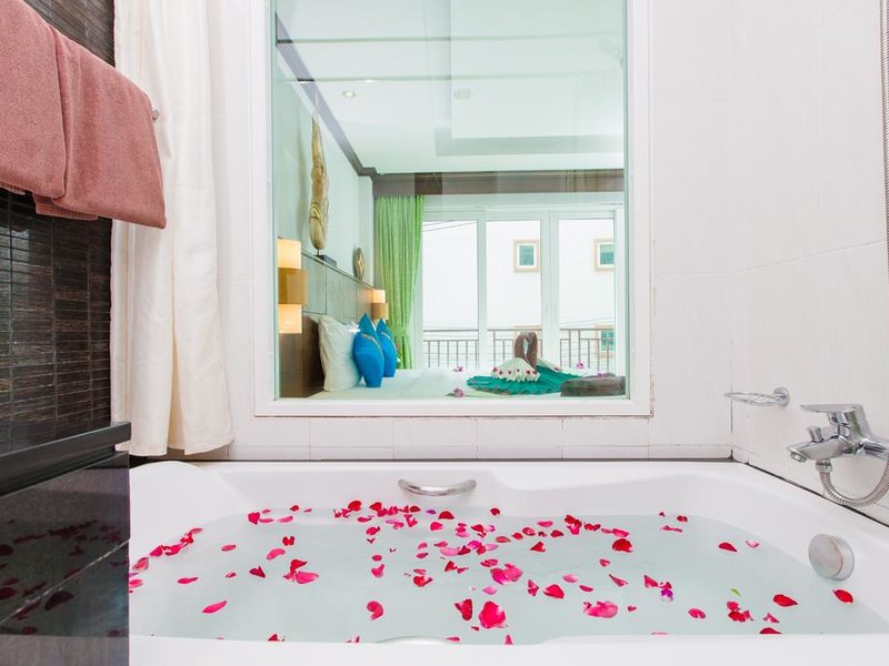 RCB Patong Hotel 210242