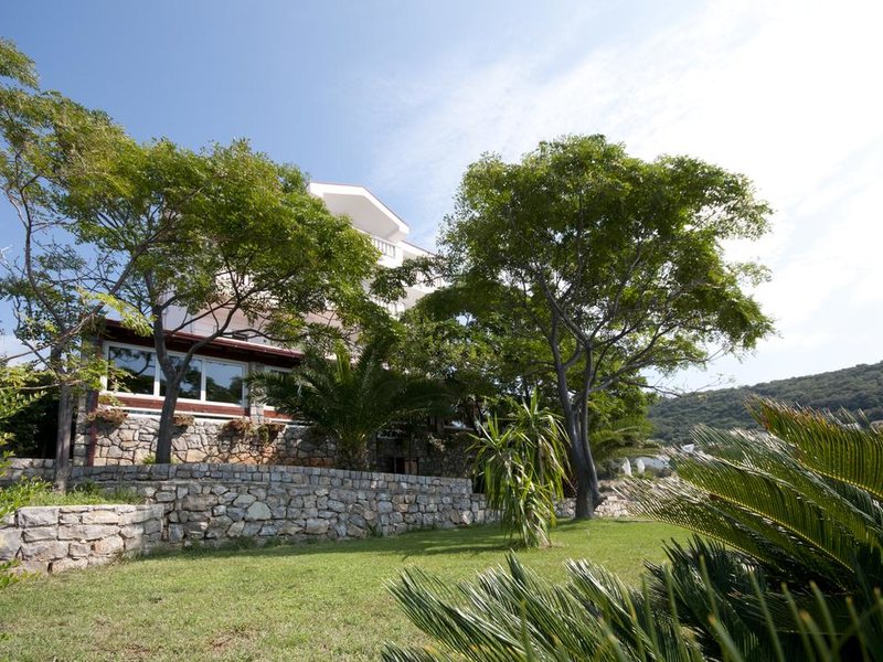 R Small Hotel 308572