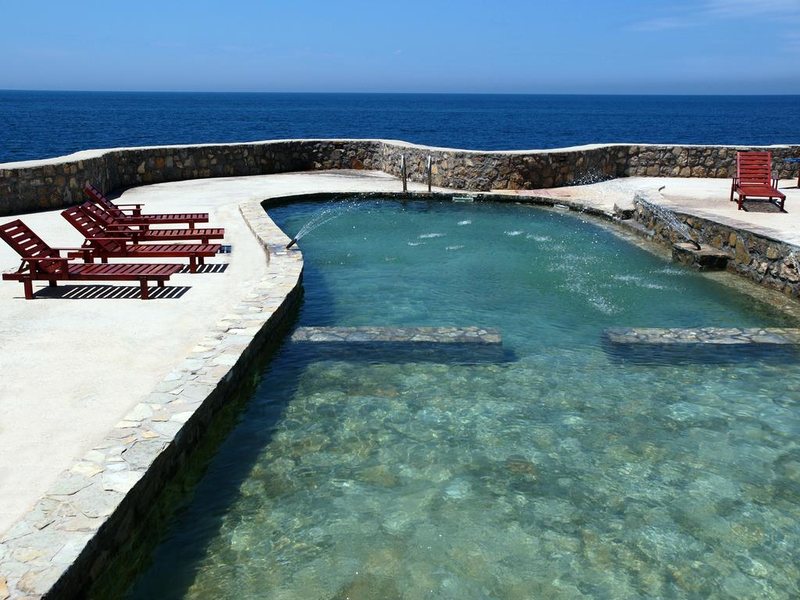 R Small Hotel 308576