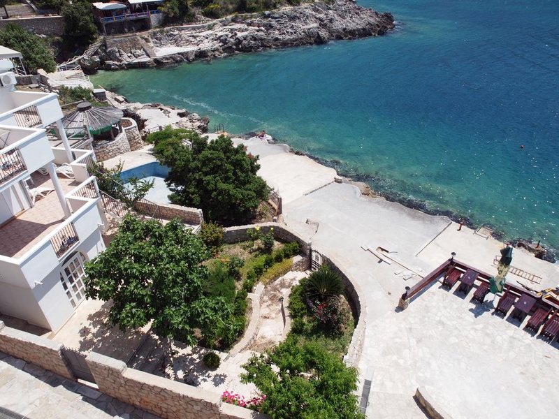 R Small Hotel 308577