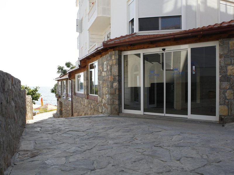 R Small Hotel 308578