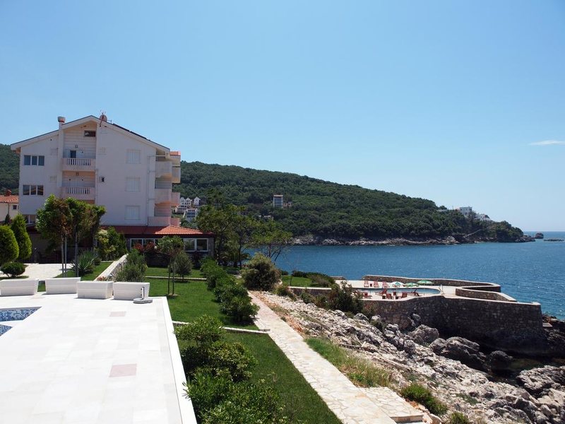 R Small Hotel 308581