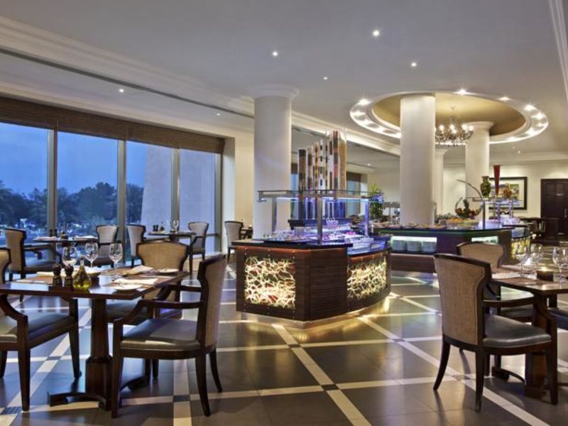 Radisson Blu Hotel & Resort, Abu Dhabi Corniche (ex 46835