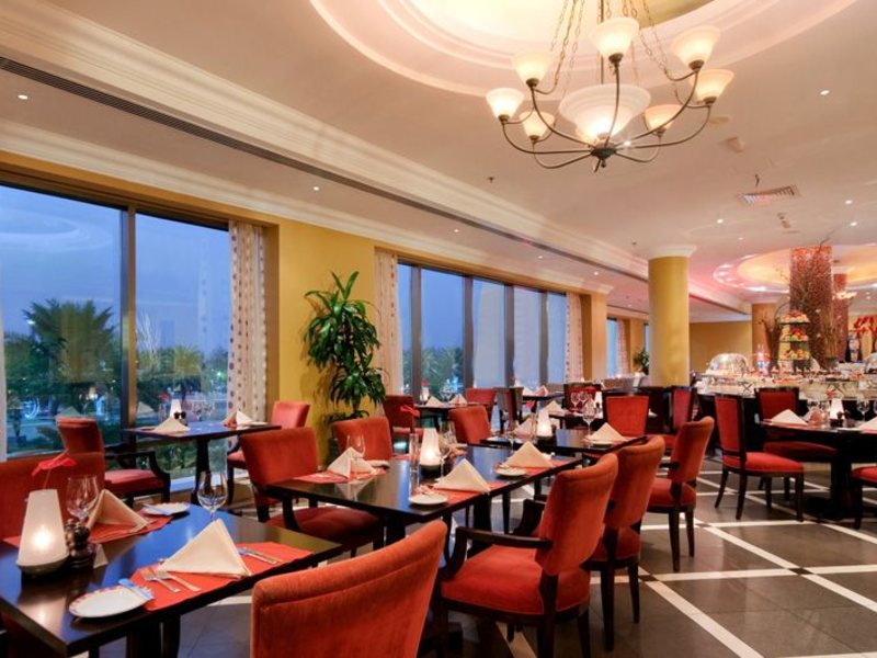 Radisson Blu Hotel & Resort, Abu Dhabi Corniche (ex 46847