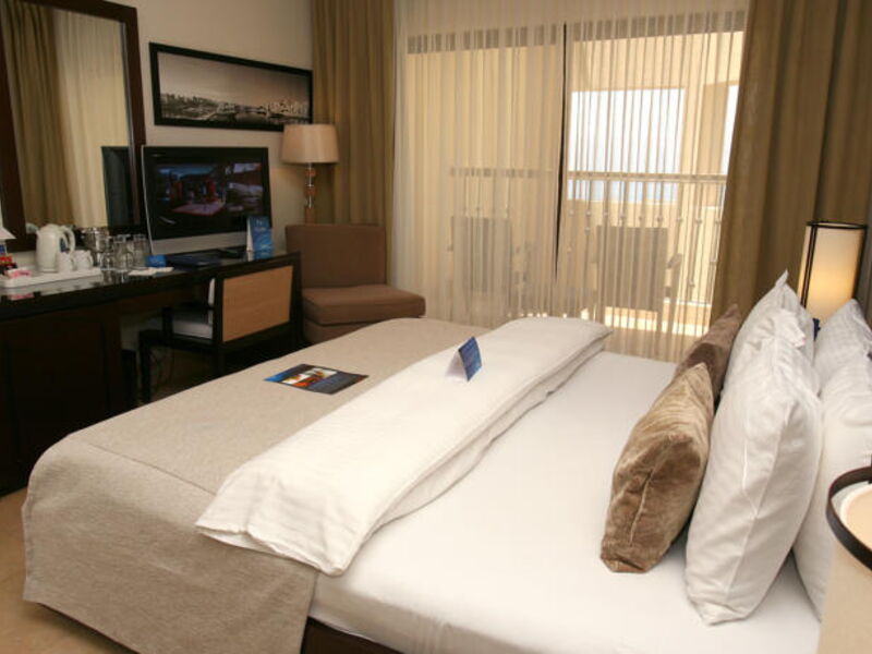 Radisson Blu Tala Bay Resort 120870