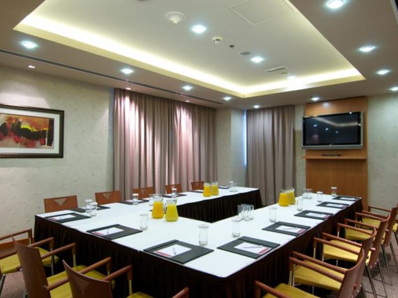 Ramada Chelsea Al Barsha 48902