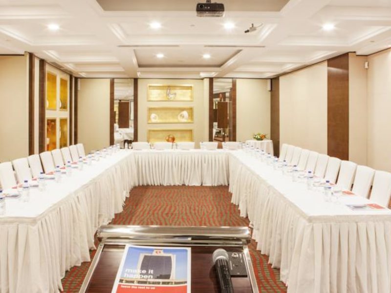 Ramada Deira Hotel By Landmark 118481