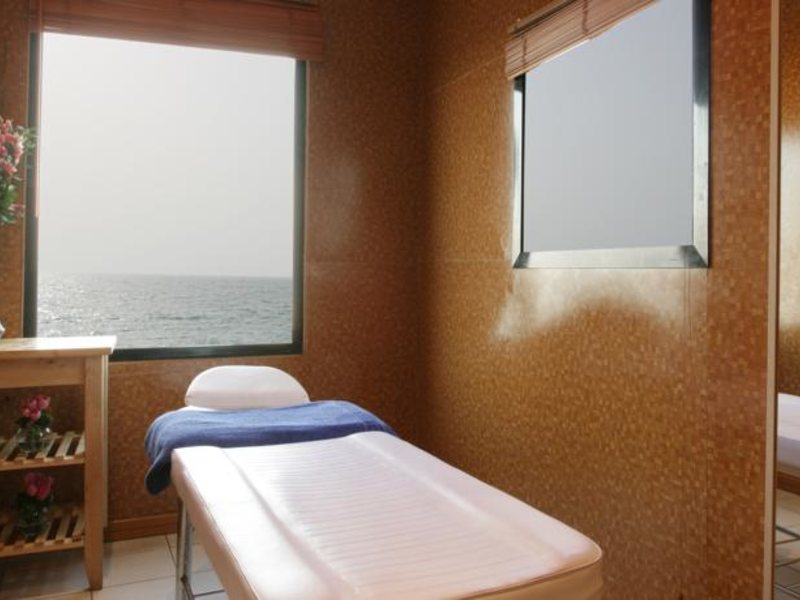 Ramada Hotel & Suites 53900