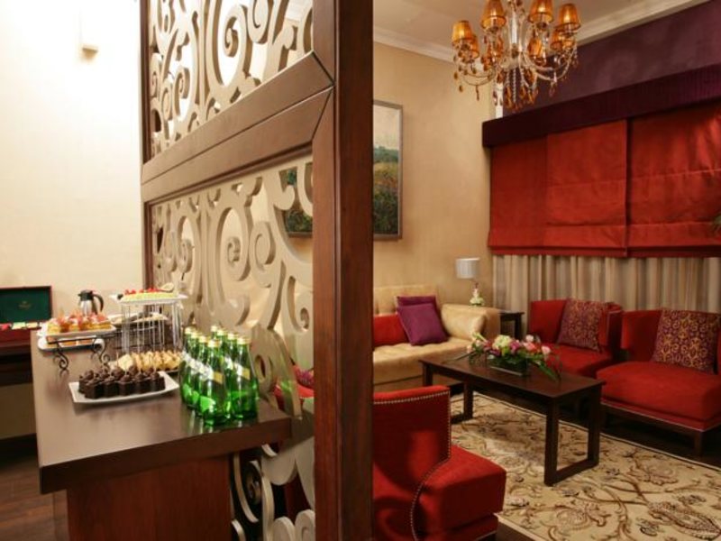 Ramada Hotel & Suites 53902