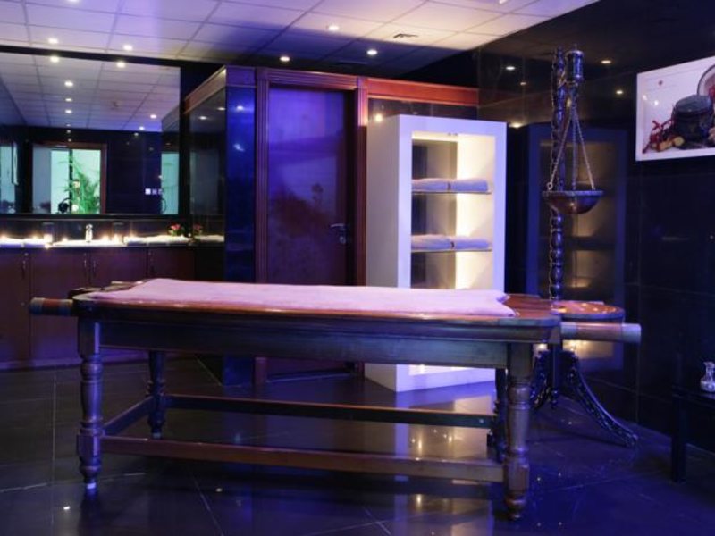 Ramada Hotel & Suites 53910