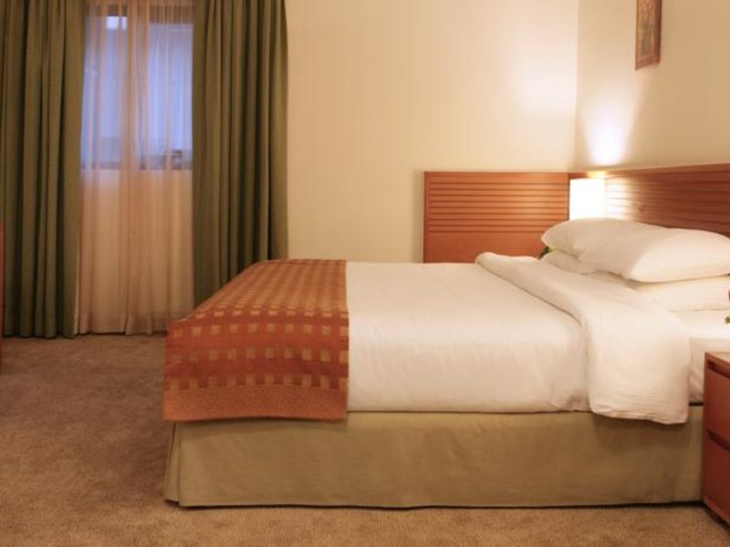 Ramada Hotel & Suites 53911