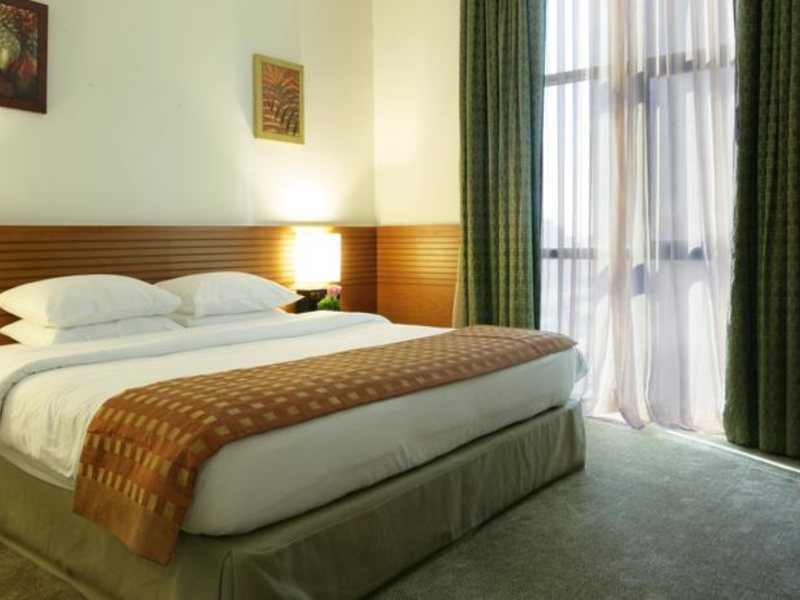 Ramada Hotel & Suites 53912