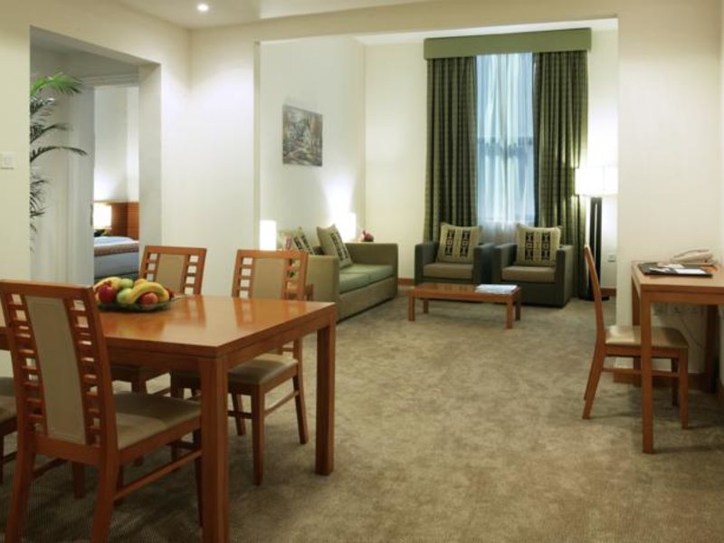 Ramada Hotel & Suites 53913