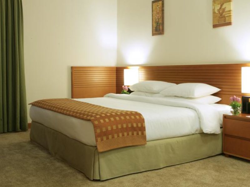 Ramada Hotel & Suites 53914