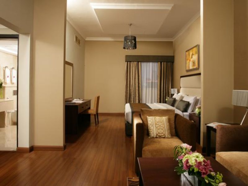 Ramada Hotel & Suites 53916
