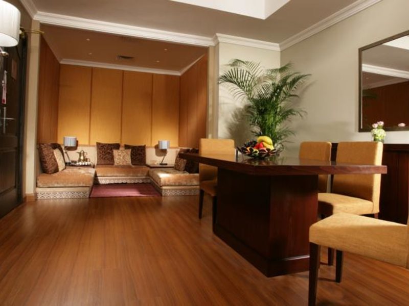 Ramada Hotel & Suites 53918