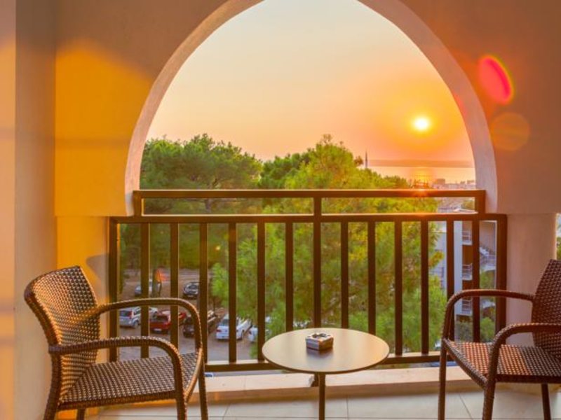 Ramada Resort Akbuk 69070