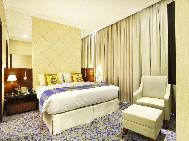 Raviz Center Point Hotel Dubai  300045