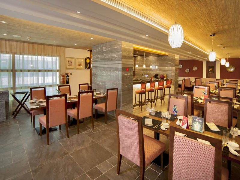 Raviz Center Point Hotel Dubai  300052